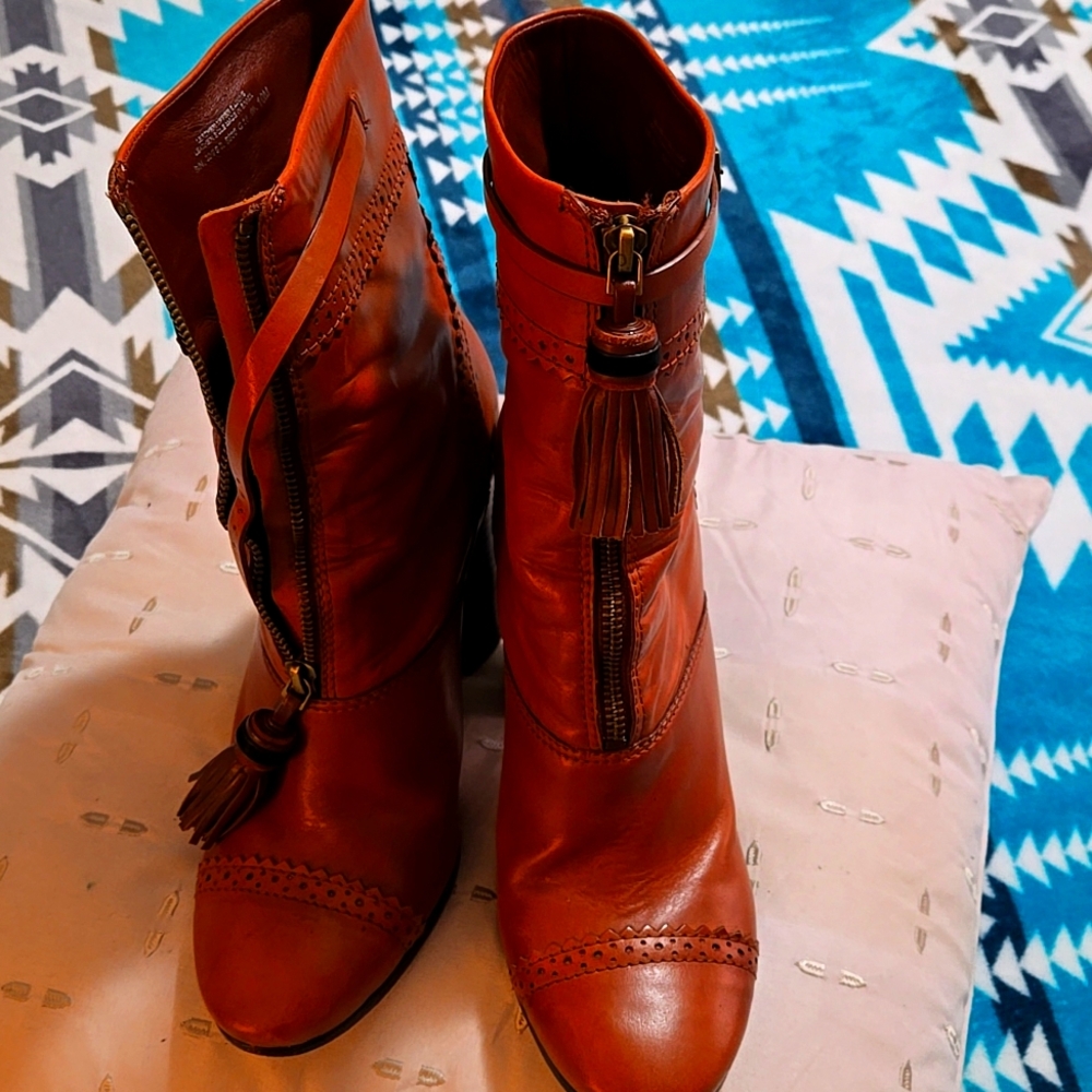 Beautifully stylish Tory Burch boots